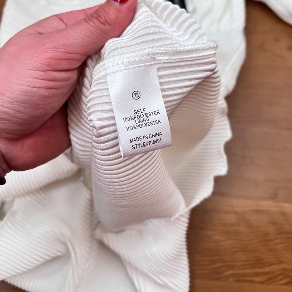 NWT Nicolette Plisse Romper - Picture 11 of 13